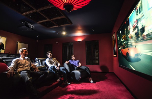 vpl-vw520es_vpl-vw320es_cinema_room_movie