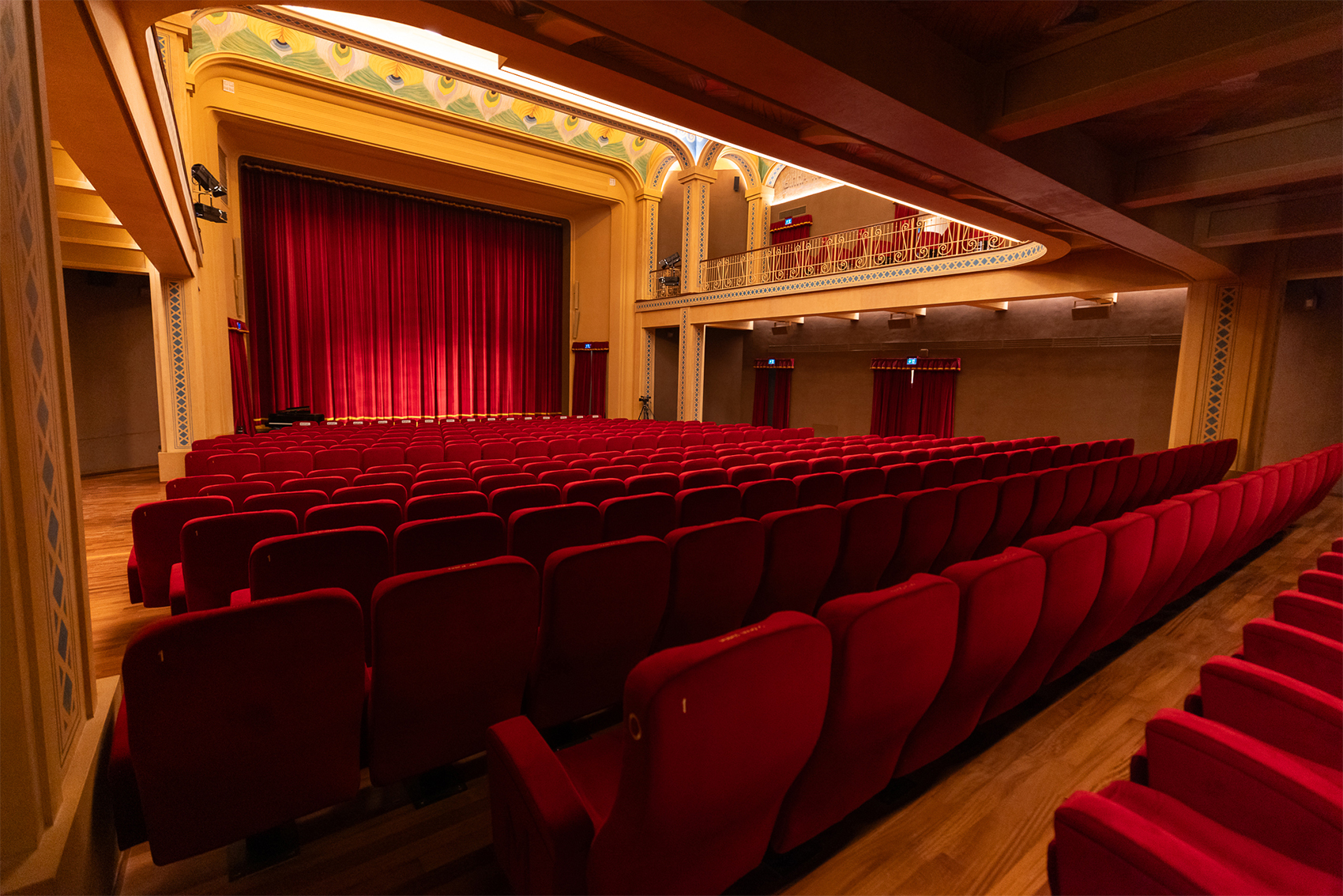 Cinema Modernissimo Bologna, pareti Moniq