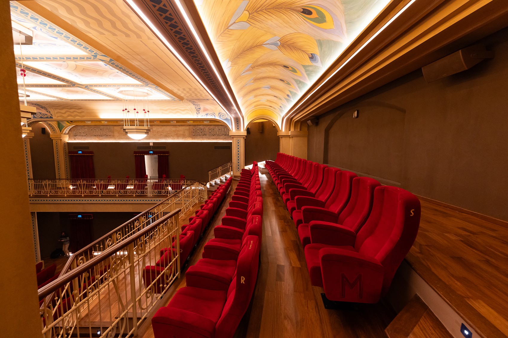 Cinema Modernissimo Bologna, pareti Moniq