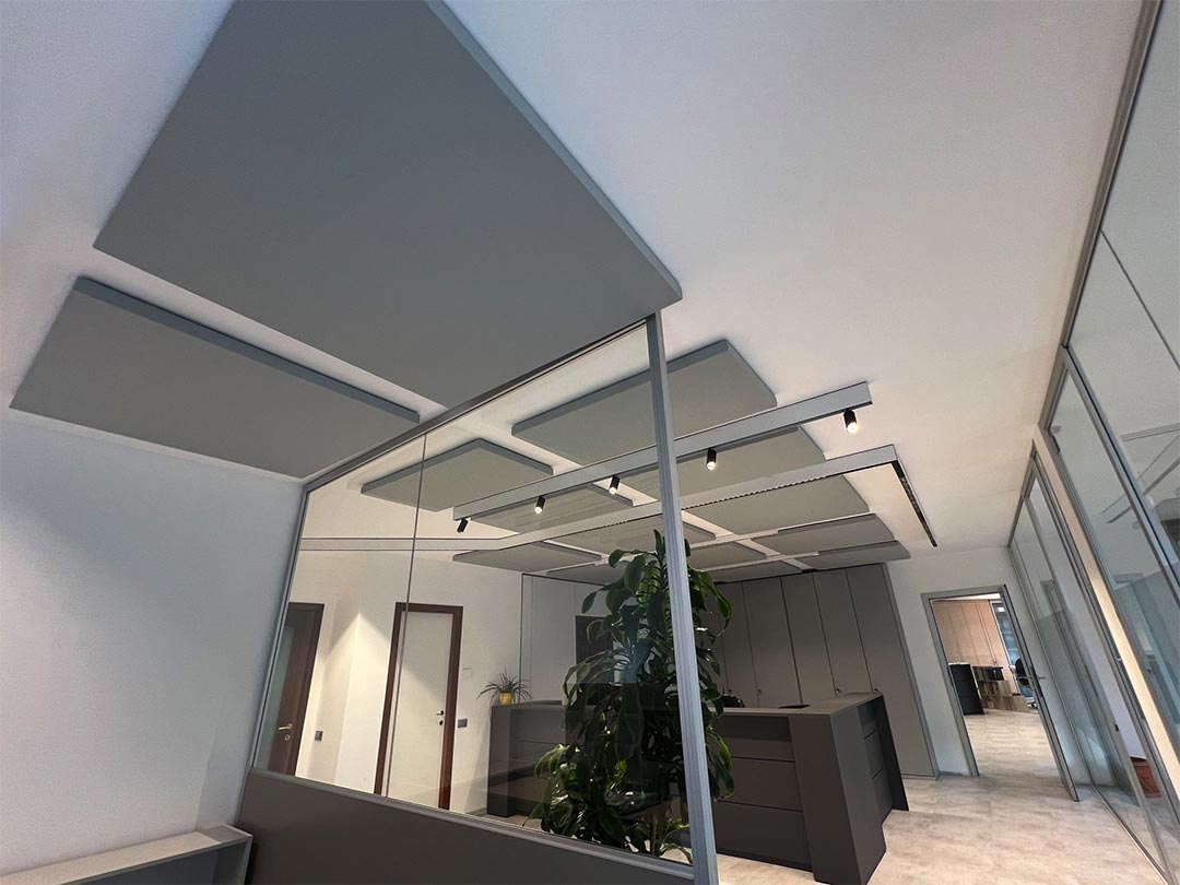 Pannelli fonoassorbenti di design a soffitto per uffici