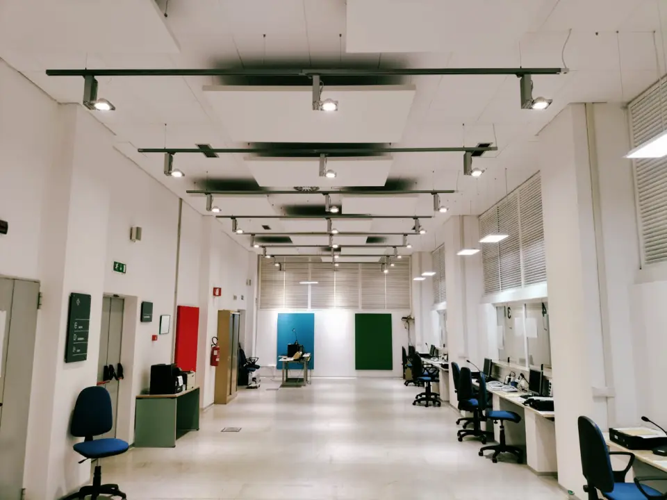 Appendimento a soffitto pannelli fonoassorbenti Oudimmo Gripple